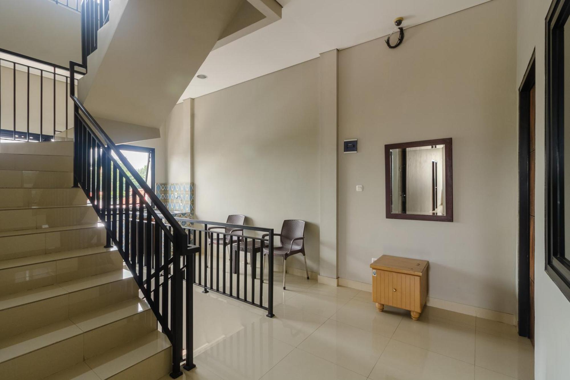Reddoorz Near Puri Indah Mall Jakarta Eksteriør bilde