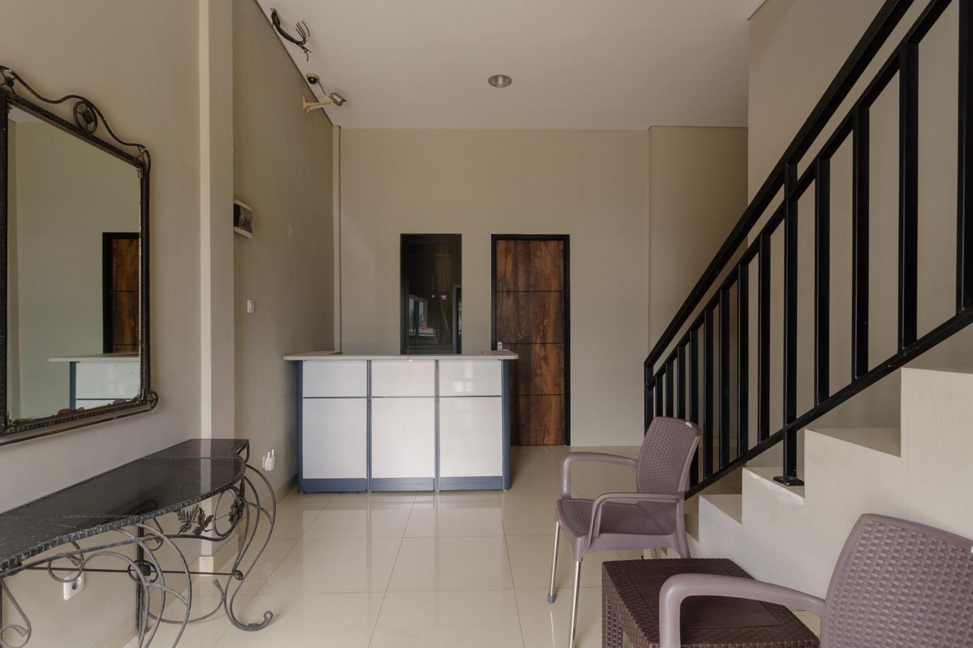 Reddoorz Near Puri Indah Mall Jakarta Eksteriør bilde