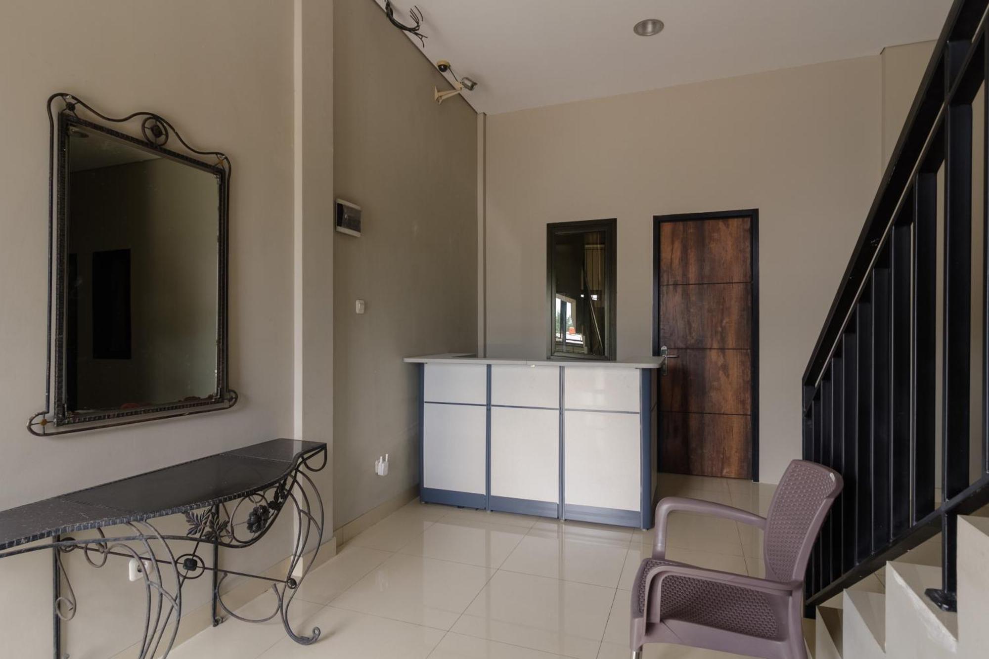 Reddoorz Near Puri Indah Mall Jakarta Eksteriør bilde