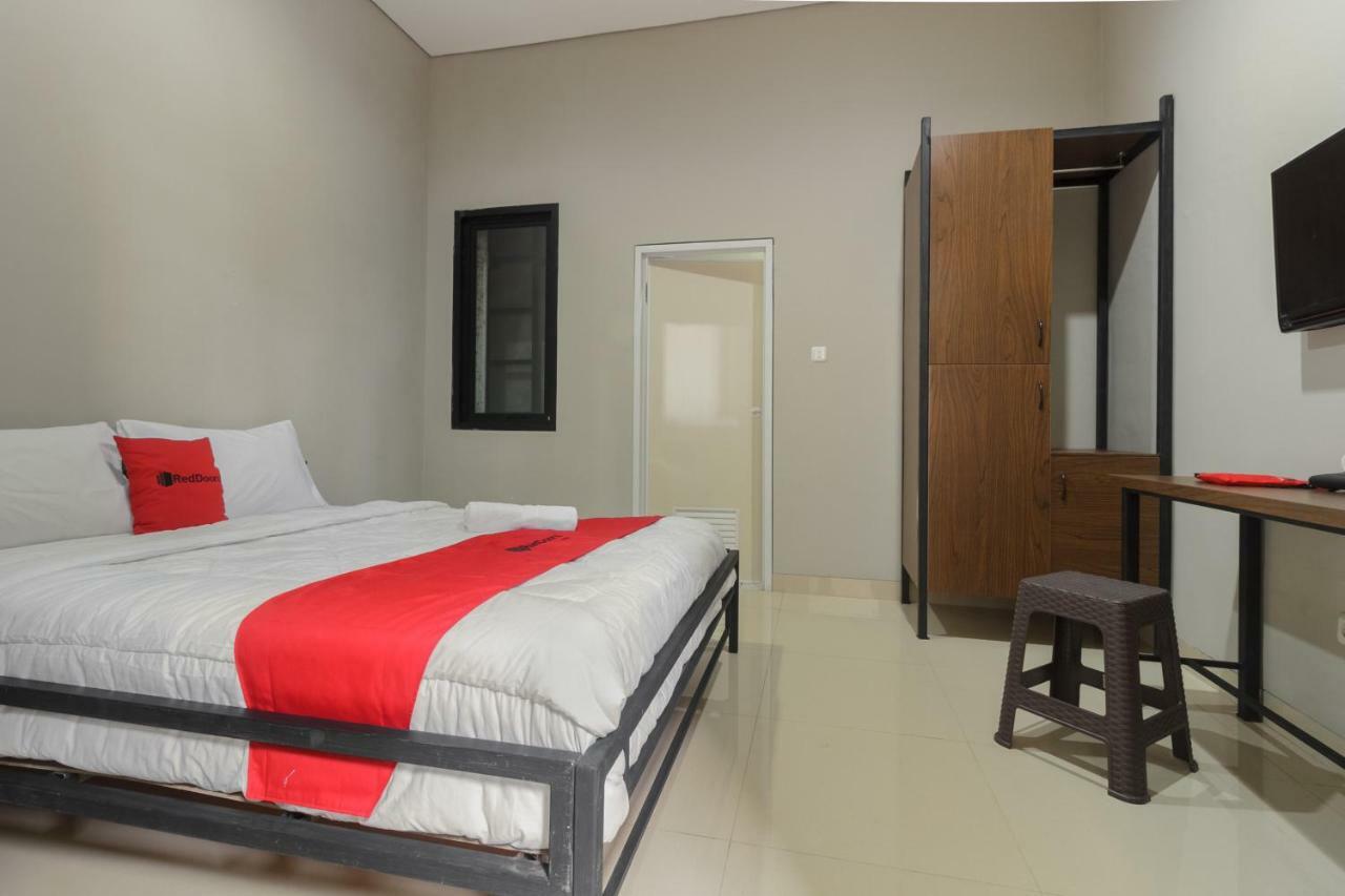Reddoorz Near Puri Indah Mall Jakarta Eksteriør bilde