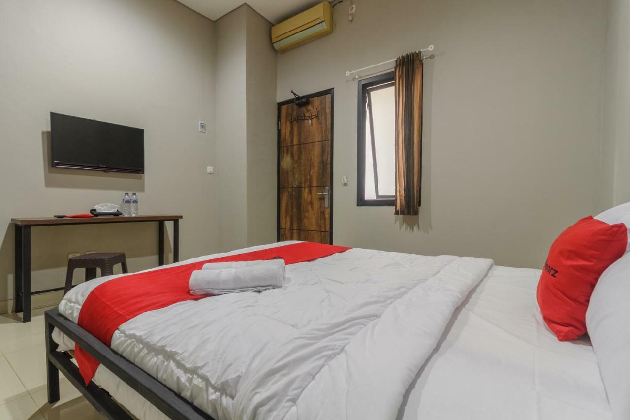 Reddoorz Near Puri Indah Mall Jakarta Eksteriør bilde